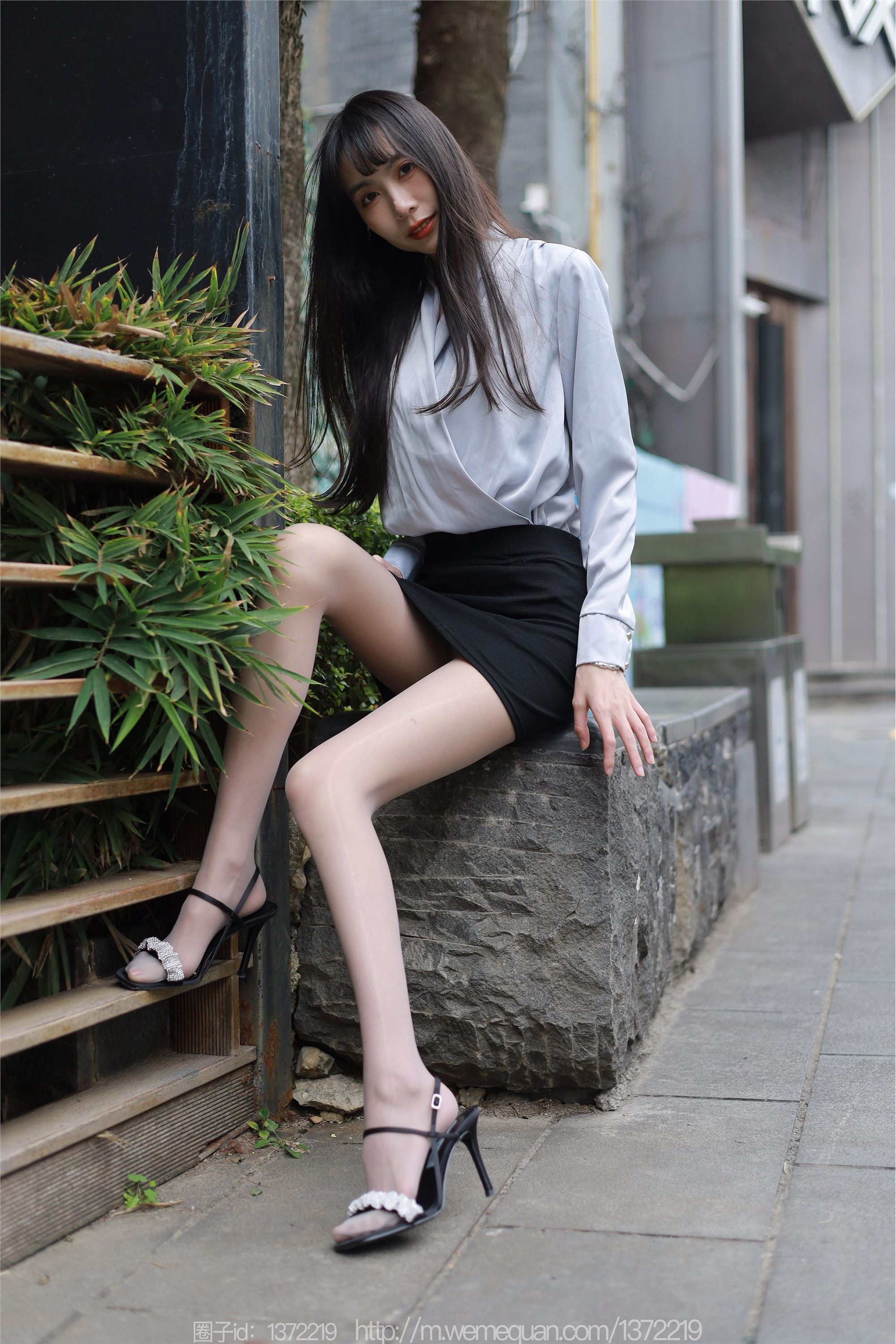 IESS异思趣向  2023.03.02 丝享家 1378 团团《楼梯上的美人》